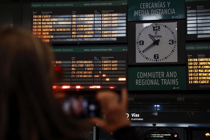 Imagen del vestíbulo de la estación de Santa Justa de Sevilla durante la huelga en los trenes convocada para los días 9, 10 y 11 de febrero