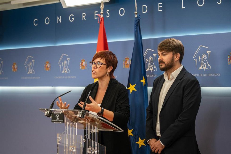 Archivo - La portavoz de Compromís en el Congreso, gueda Micó y su compañero de formación y miembro de Sumar, Alberto Ibáñez