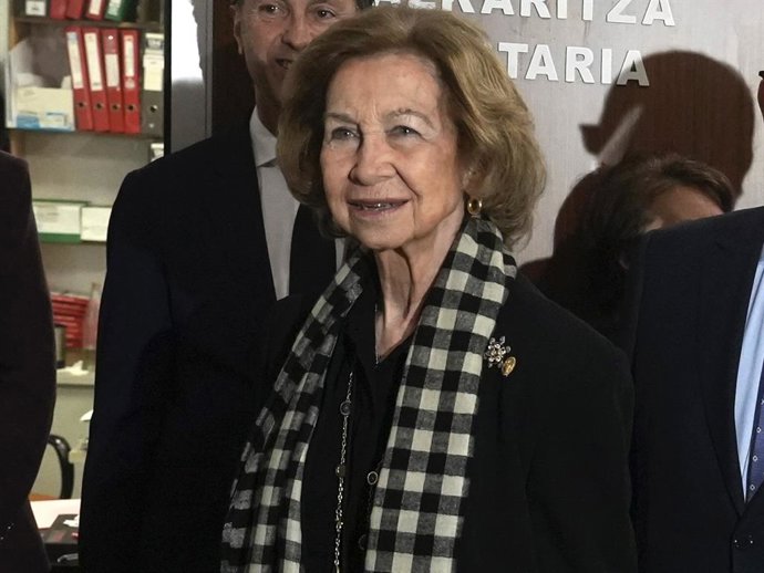La Reina Sofía durante una visita a la Asociación Banco de Alimentos de Vizcaya, a 10 de febrero de 2026, en Basauri