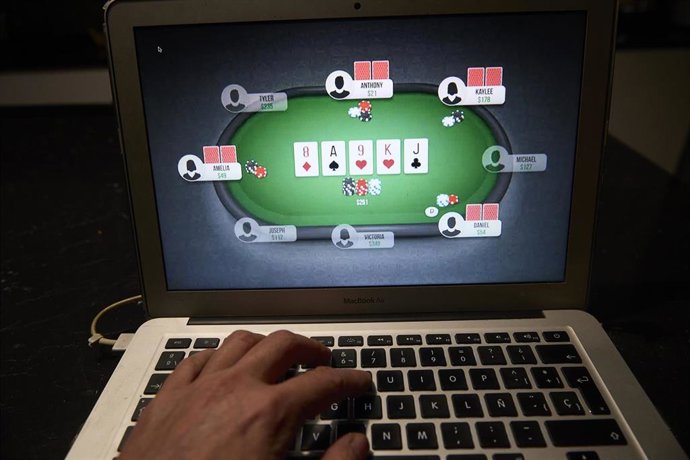 Archivo - Una página web de juego 'online', a 16 de marzo de 2025, en Madrid (España). El Ministerio de Derechos Sociales, Consumo y Agenda 2030 registró en 2024 casi un total de 7.712 denuncias de personas que aseguraron ser víctimas de suplantación de i