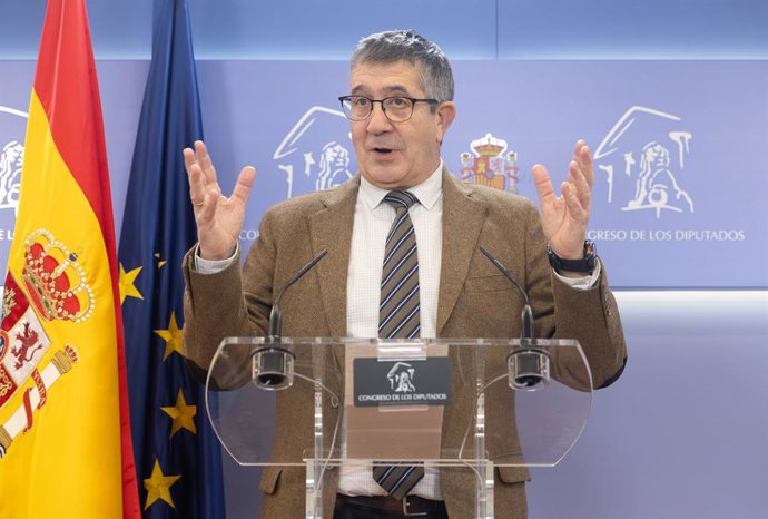 O porta-voz do PSOE no Congresso, Patxi López, durante uma coletiva de imprensa no Congresso dos Deputados, em 16 de fevereiro de 2026, em Madri (Espanha).