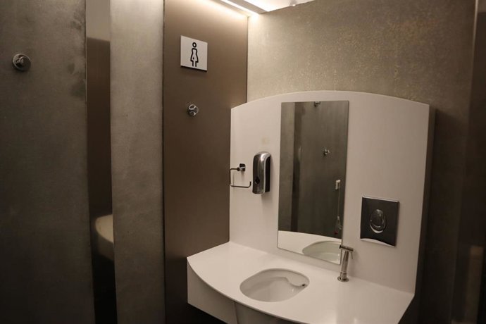 El Hospital Centro Vivo de Badajoz estrena dos aseos adaptados para personas con ostomía.