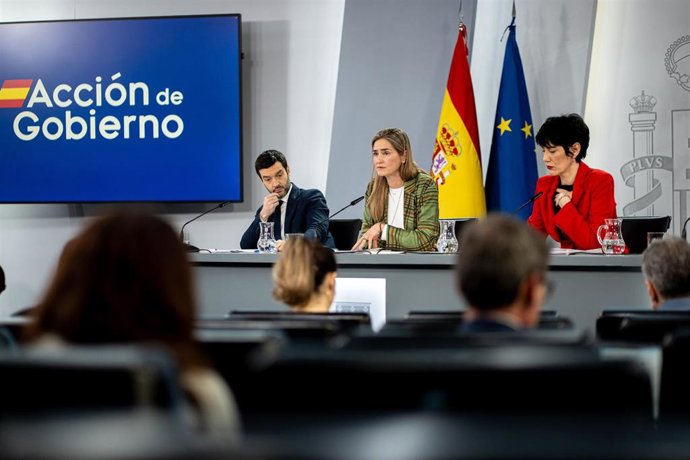 (i-d) El ministro de Derechos Sociales, Consumo y Agenda 2030, Pablo Bustinduy, La vicepresidenta  ministra para Transición Ecológica y el Reto Demográfica, Sara Aagesen, y la Ministra de Inclusión, Seguridad Social y Migraciones, Elma Saiz