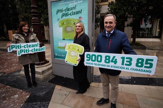 La alcaldesa de Granada, Marifrán Carazo, en el centro en la imagen, ha participado en la presentación de la campaña '¡Piti-clean, Piti-clean!'