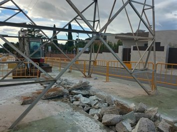 Obras de soterramiento de la línea de alta tensión entre Reus y Castellvell (Tarragona).