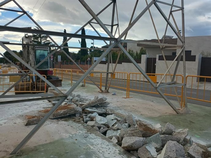 Obras de soterramiento de la línea de alta tensión entre Reus y Castellvell (Tarragona).