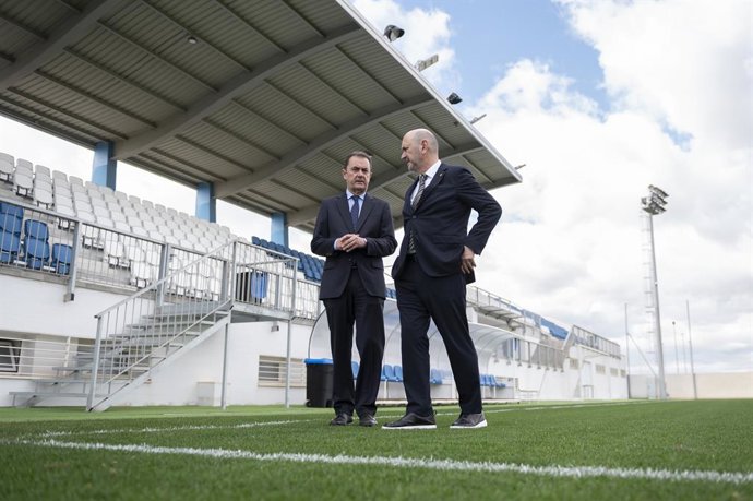 El presidente de la RFEF, Rafel Louzán, visita junto al administrador judicial del Málaga CF, José María Muñoz, las instalaciones de la Ciudad Deportiva Fundación MCF