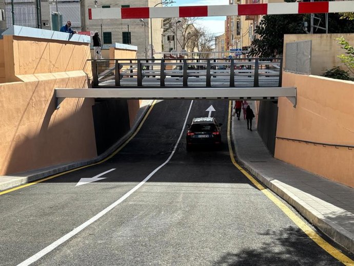 El nuevo paso elevado de la vía ferroviaria sobre la calle Greco de Palma.