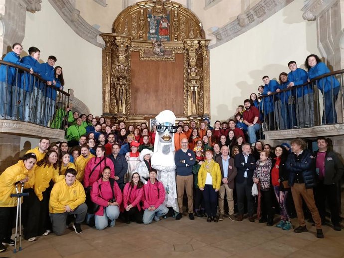 Presentación del Antroxu gijonés 2026 y de la sardina 'Perla Marigna', 'obispa Sardinera de Groenlandia', en la colegiata de San Juan Bautista de Gijón.