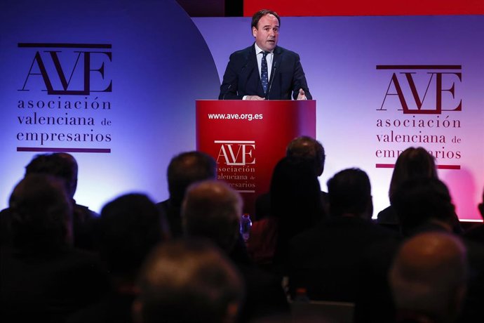 El presidente de la Generalitat Valenciana, Juanfran Pérez Llorca, durante la Asamblea General de AVE