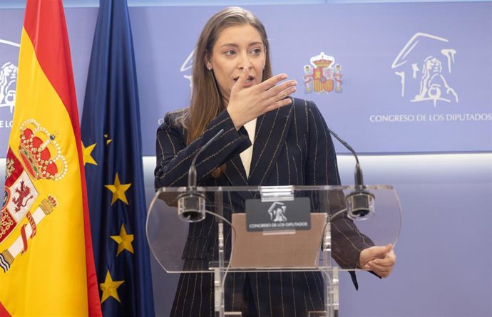 La portavoz de Vox en el Congreso, Ester Muñoz, durante una rueda de prensa en el Congreso de los Diputados, a 16 de febrero de 2026, en Madrid (España).