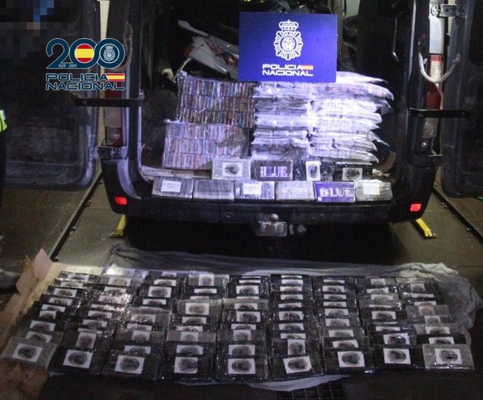 La Policía Nacional incauta más de 250 kilos de droga a un varón detenido en una furgoneta en Córdoba.