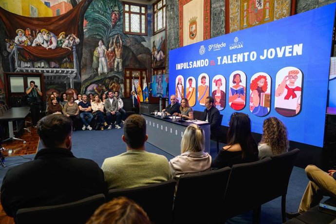 Rueda de prensa para presentar la línea de subvenciones del Cabildo de Tenerife para fomentar la contratación de jóvenes titulados en paro