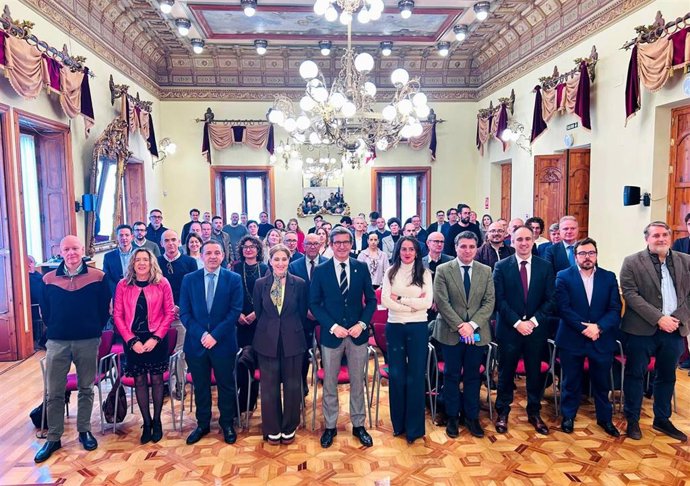 El consejero andaluz de Industria, Energía y Minas, Jorge Paradela, participa en una jornada en Almería.