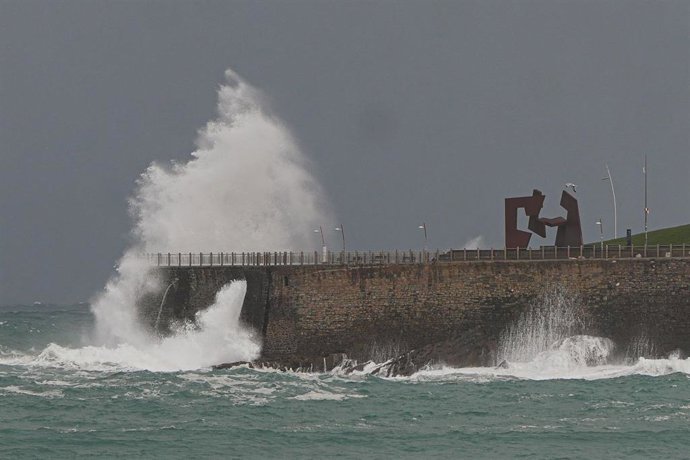 Oleaje en la playa de Ondarreta, en Gipuzkoa