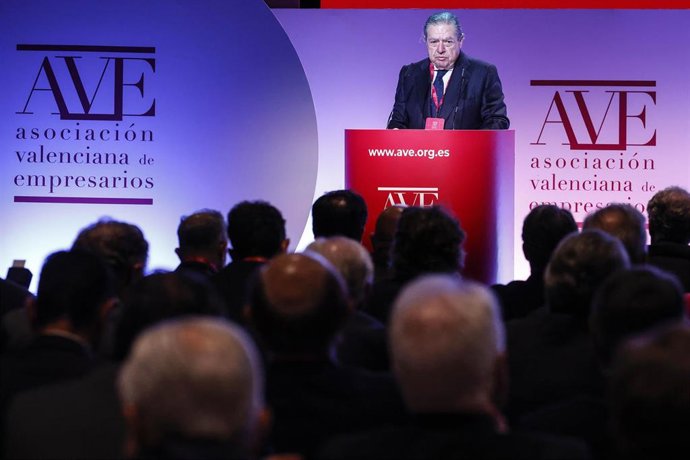 El presidente de AVE, Vicente Boluda, durante la Asamblea General de la asociación empresarial celebrada en el Roig Arena