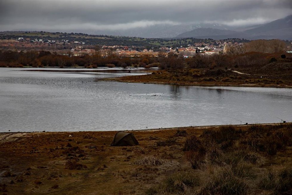 Embalse de Pedrezuela, a 30 de enero de 2026, en Madrid (España). Cuatro presas del Canal de Isabel II (Pinilla, Riosequillo, Puentes Viejas y Pedrezuela) han abierto compuertas estos días para desembalsar de forma controlada ante la previsión de nuevas