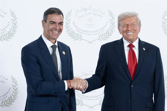 Archivo - El president del Govern central, Pedro Sánchez, i el president dels Estats Units, Donald Trump