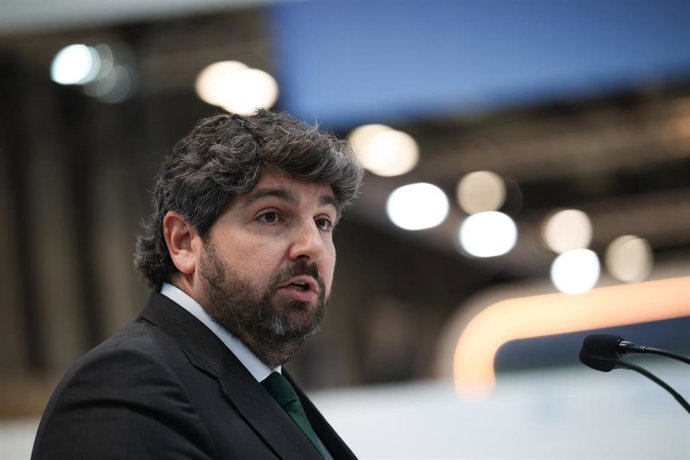 El presidente de la Región de Murcia, Fernando López Miras, interviene durante el acto conmemorativo del Día de la Región de Murcia en FITUR 2026, en IFEMA, a 22 de enero de 2026, en Madrid (España). 