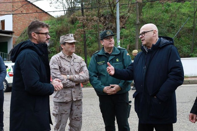 Visita a Mogón del subdelegado del Gobierno, Manuel Fernández