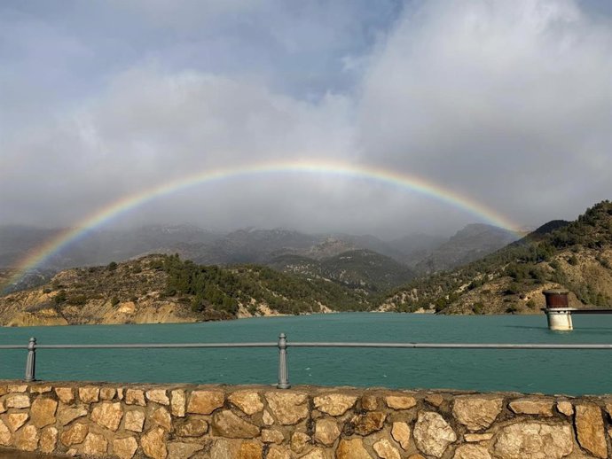 Arcoiris sobre Castril tras el temporal