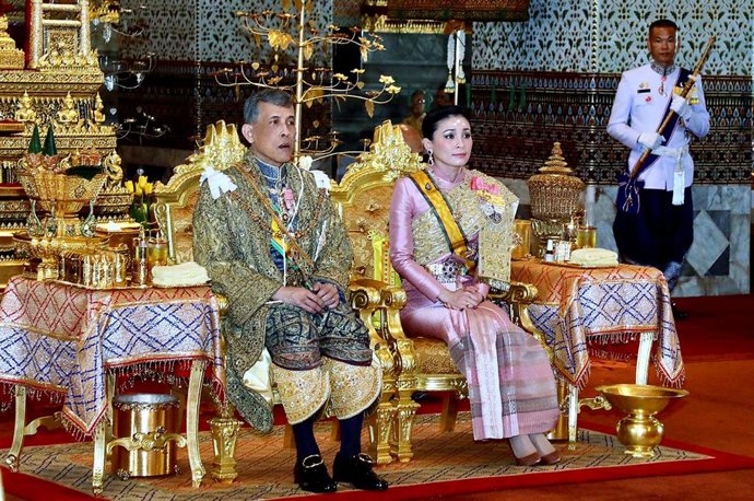 Archivo - El rey de Tailandia, Maha Vajiralongkorn, junto a la reina Suthida.