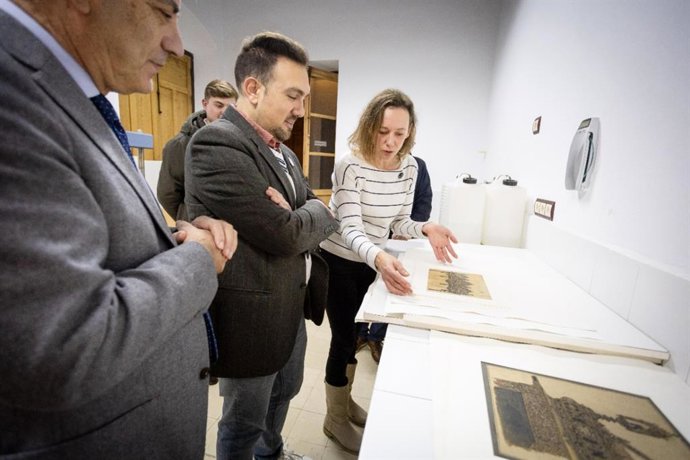 Restauración del libro de reglas de la Hermandad del Cautivo de Alcalá de Guadaíra (Sevilla)