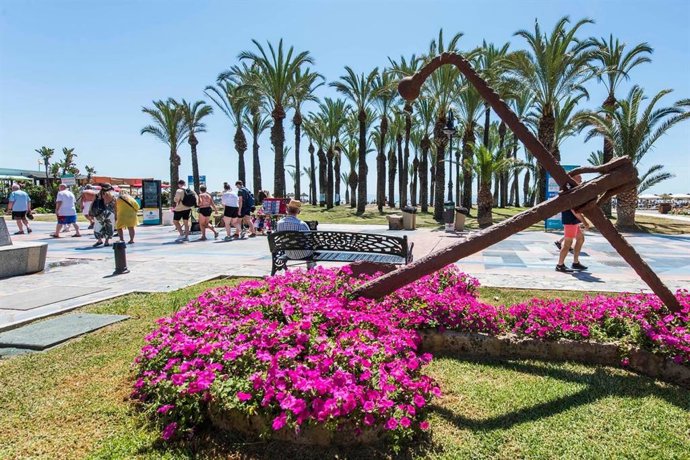 Paseo marítimo en la ciudad malagueña de Torremolinos.