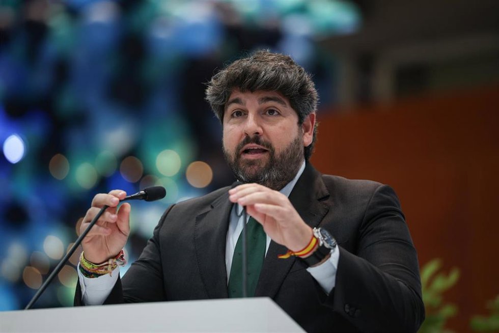 El presidente de la Región de Murcia, Fernando López Miras, interviene durante el acto conmemorativo del Día de la Región de Murcia en FITUR 2026, en IFEMA, a 22 de enero de 2026, en Madrid (España).