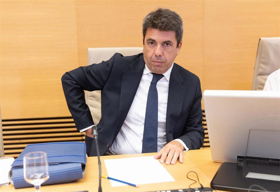 Archivo - Imagen de archivo de la comparecencia del expresidente de la Generalitat valenciana Carlos Mazón ante la comisión de la dana, en el Congreso de los Diputados, a 17 de noviembre de 2025, en Madrid (España).