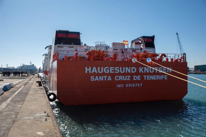 Archivo - Barco de GNL