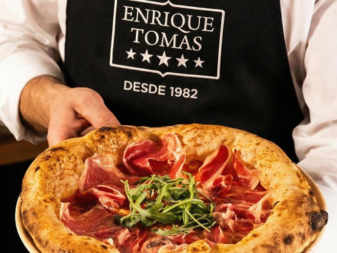 Enrique Tomás y Ditaly se unen con el lanzamiento de una pizza que fusiona sabor ibérico y carácter italiano