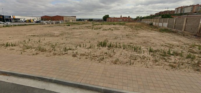 A la venta una parcela municipal frente al Lidl de Calahorra para impulsar nuevas actividades económicas en la ciudad