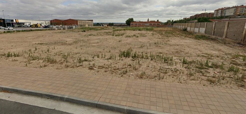 A la venta una parcela municipal frente al Lidl de Calahorra para impulsar nuevas actividades económicas en la ciudad