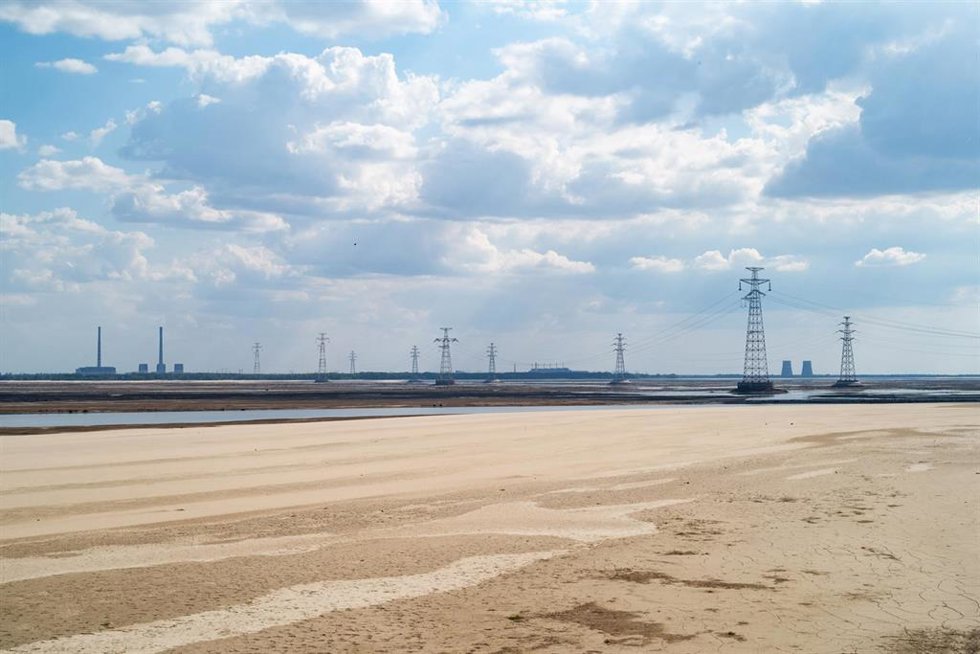 Archivo - Central nuclear de Enerhodar desde la orilla derecha del río Dniéper, cerca de Nikopol.