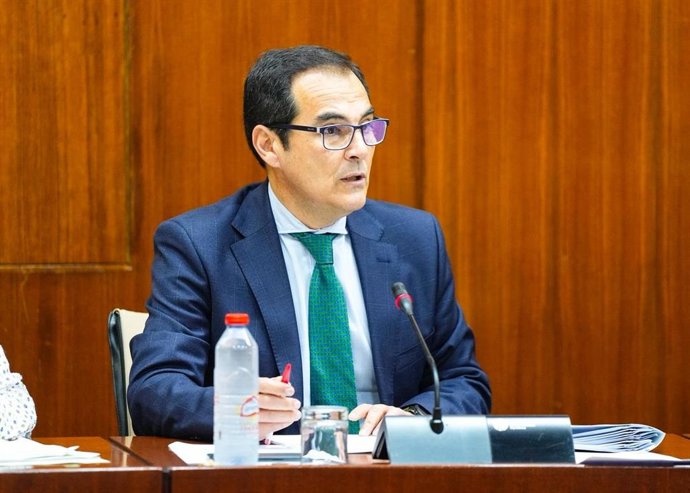 El consejero de Justicia, José Antonio Nieto, en la comisión parlamentaria del 10 de enero de 2026.