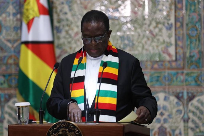 Archivo - El presidente de Zimbabue, Emmerson Mnangagwa