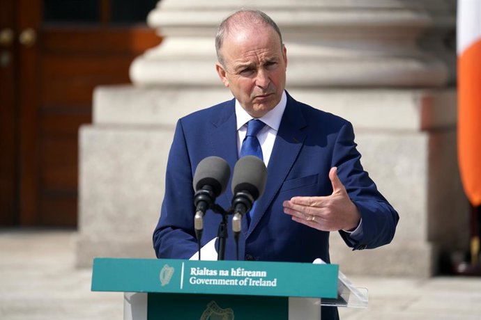 Archivo - Arquivo - 03 de abril de 2025, Irlanda, Dublin: O primeiro-ministro irlandês (Taoiseach) Micheal Martin fala durante uma coletiva de imprensa após a reunião no Palácio do Governo em Dublin para discutir o anúncio do presidente dos EUA, Donald Tr