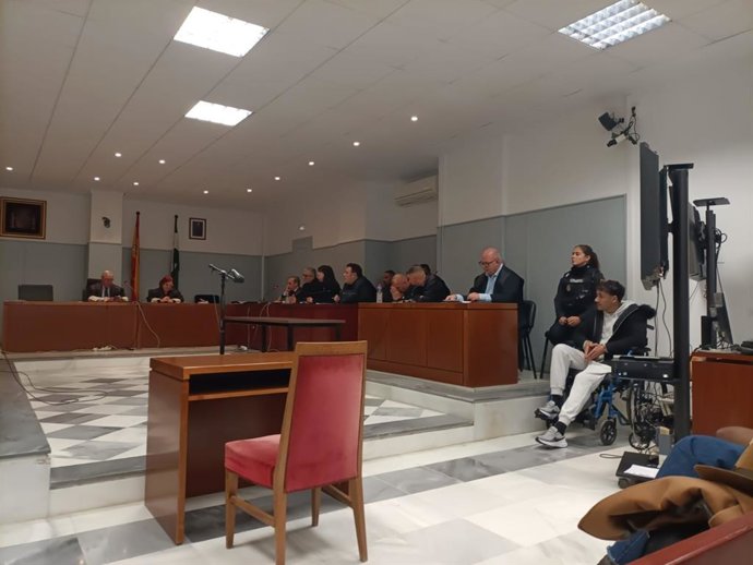 Lectura del veredicto de no culpabilidad de los seis acusados por el crimen de un hombre en Roquetas de Mar (Almería).