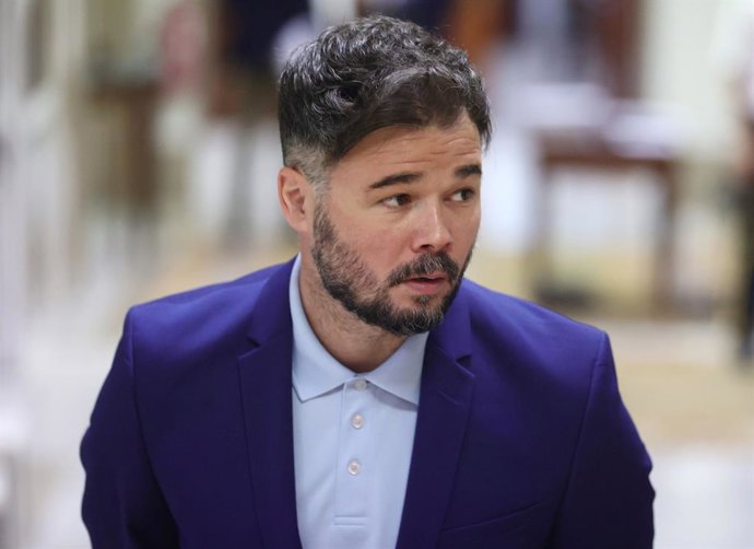 Archivo - Arquivo - O porta-voz do Esquerra Republicana (ERC) no Congresso, Gabriel Rufián, à sua chegada a uma reunião da Mesa de Porta-vozes, no Congresso dos Deputados, em 21 de junho de 2022, em Madri (Espanha).