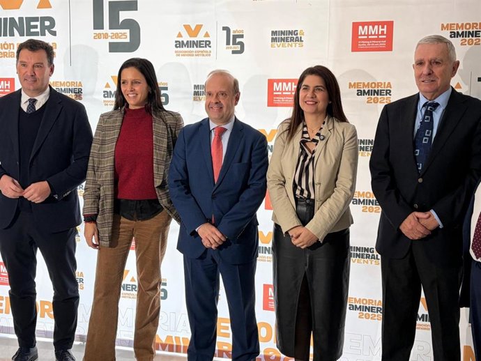 Foto de familia del encuentro organizado por Aminer.