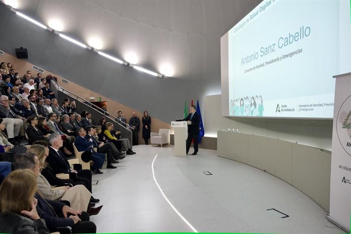 El consejero de Sanidad, Presidencia y Emergencias de la Junta de Andalucía, Antonio Sanz, interviene en el acto de presentación en Sevilla de la Estrategia de Salud Digital de Andalucía (ESDA). A 9 de febrero de 2026. (Foto de archivo).