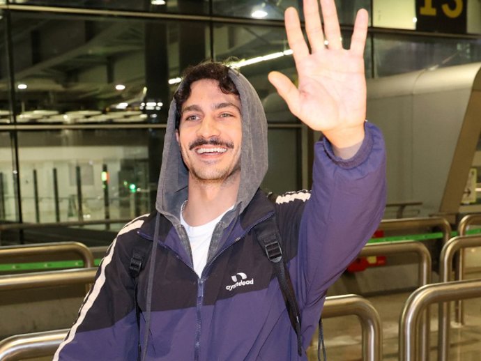 CHINO DARIN LLEGA AL AEROPUERTO DE ADOLFO SUÁREZ MADRID-BARAJAS TRAS CONVERTIRSE EN PAPÁ POR PRIMERA VEZ