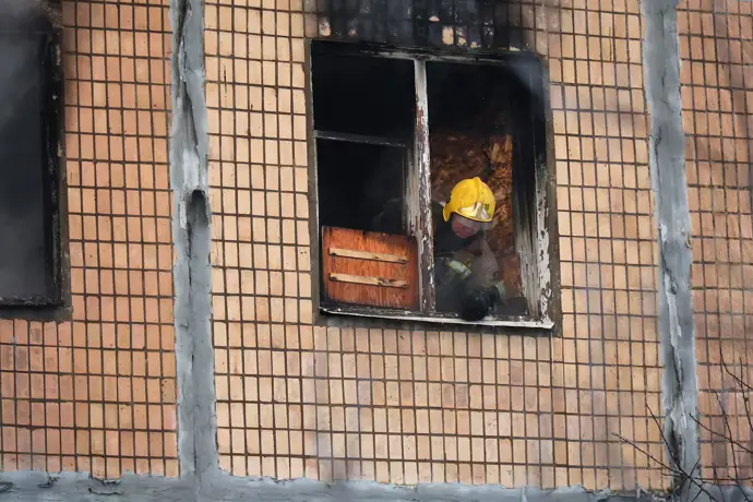 Bombero trabajando en un incendio en Ucrania