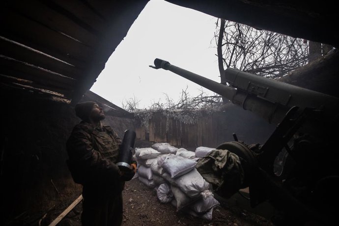 January 28, 2026, Sumy, Sumy, Ukraine: Ukrainian soldier on a D30 cannon in one of the army's artillery positions on the Sumy front.
