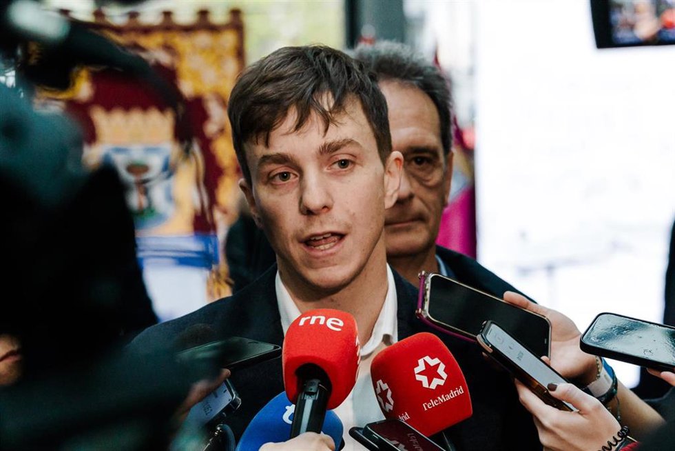 Archivo - El concejal de Más Madrid, Eduardo Rubiño, el acto institucional, con motivo del Día de la Constitución, en la Galería de Cristal del Palacio de Cibeles a 4 de diciembre de 2025, en Madrid (España). El acto organizado por el Ayuntamiento de Ma