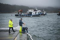 Guardia Civil toma declaración a los 3 tripulantes del bateeiro hundido en O Grove, con al menos 11.000 litros de gasoil