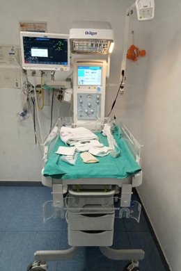 Salud refuerza la atención neonatal del Hospital Universitario de Calahorra con una nueva cuna térmica de última generación