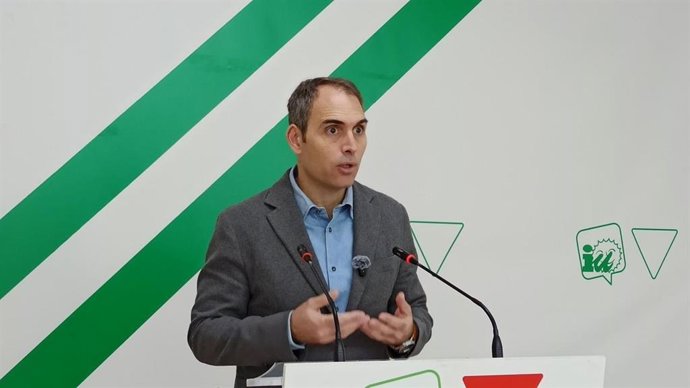 Archivo - El coordinador general de IU Andalucía y diputado en el Congreso, Toni Valero
