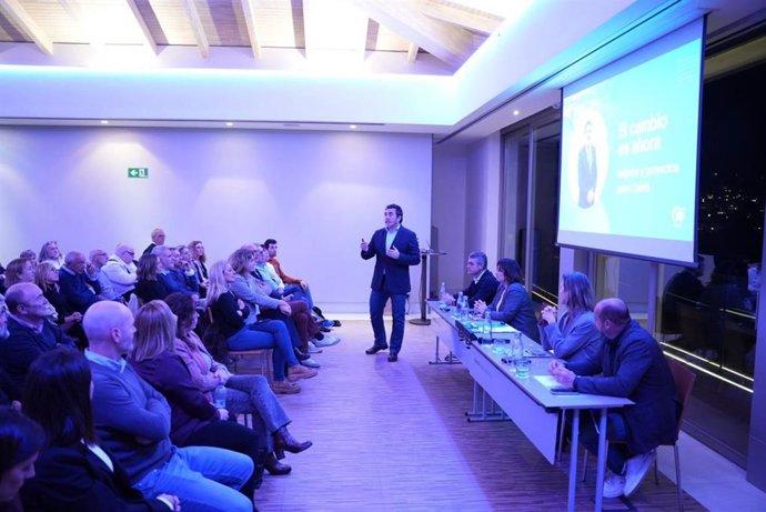 El alcalde de Calvià, Juan Antonio Amengual, da un discurso frente a un grupo de afiliados y simpatizantes del PP en el hotel Albatros Barceló de Illetes, a 10 de febrero de 2026.